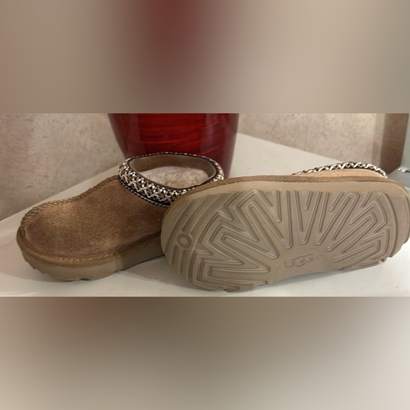 Uggs Tasman slipper 9c - Picture 1 of 2